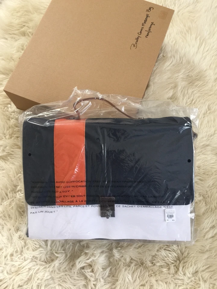 NUEVO Bolso Mensajero Pottery Barn Bradley Cuero Lona Bolso de Mano para Computadora Azul Marino Naranja Foto 3 de 4