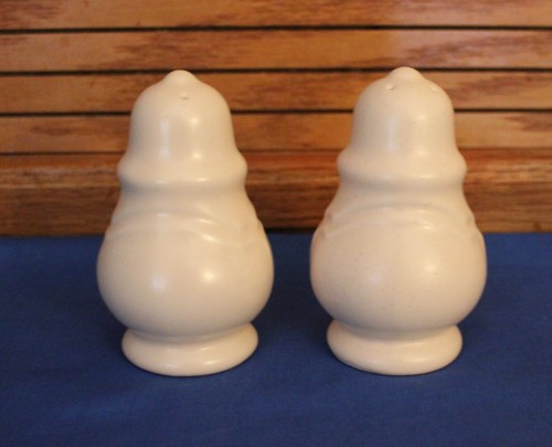 Pfaltzgraff REMEMBRANCE pattern Salt and Pepper Shaker Set 4" Tall - Picture 2 of 3