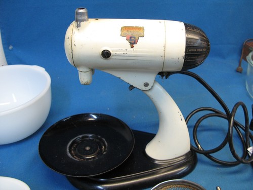 Used SunBeam MixMaster W/Milk Glass Bowl Juicer Bowl Beaters Strainer & Stand - Picture 5 of 18