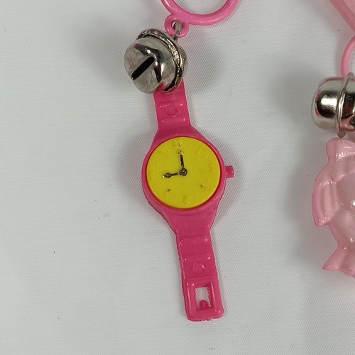 1980er Glocke Charms Uhr kleines Mädchen Besen rosa gelb viel lose bespielt mit Spielzeug - Bild 2 von 8