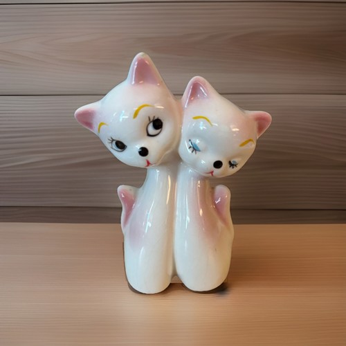 Vintage Ceramic Figurine Of Two Siamese Cats Pink & White Japan - Picture 1 of 6