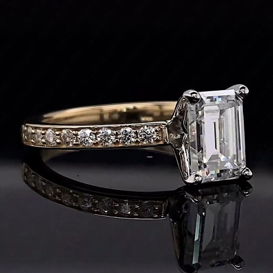 Anillo de compromiso IGI 1,75 quilates D VS1 corte esmeralda diamantes cultivados en laboratorio oro de dos tonos de 14 k Foto 4 de 4