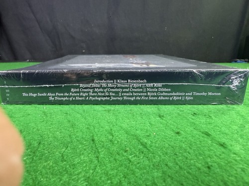 Bjork Archives MoMA 2015 Box Set – 5 Booklets + Poster – Factory Sealed, Rare - Bild 7 von 11