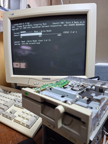 FDD 5.25” 1.2Mb / 360Kb TEAC FD-55GFR 149-U5 Internal Floppy Disk Drive GRAY - Bild 10 von 13