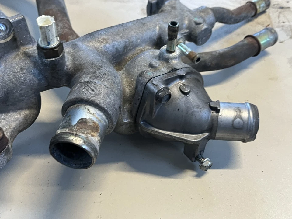 Tubo de distribuição 06-08 Honda Ridgeline 3.5L líquido refrigerante termostato carcaça J35A - Imagem 3 de 4