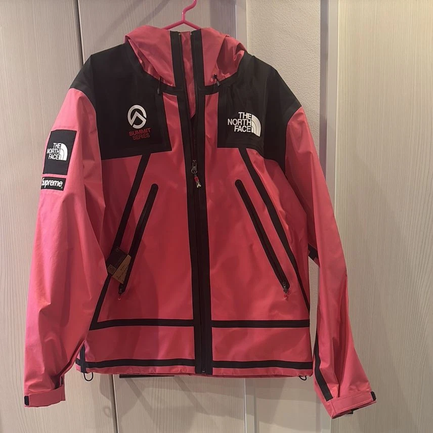 Veste Supreme / The North Face Summit Series ruban extérieur couture coquille rose