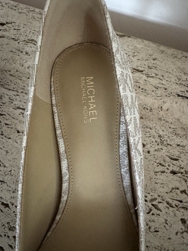 NWOB Michael Kors Alina coated canvas pumps. Size 8.5. MSRP $199 - Picture 13 of 18
