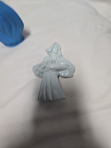 Vintage perfume bottle, Avon. Blue Dutch Girl. 3 fl oz  Unforgettable Cologne  - Picture 7 of 8