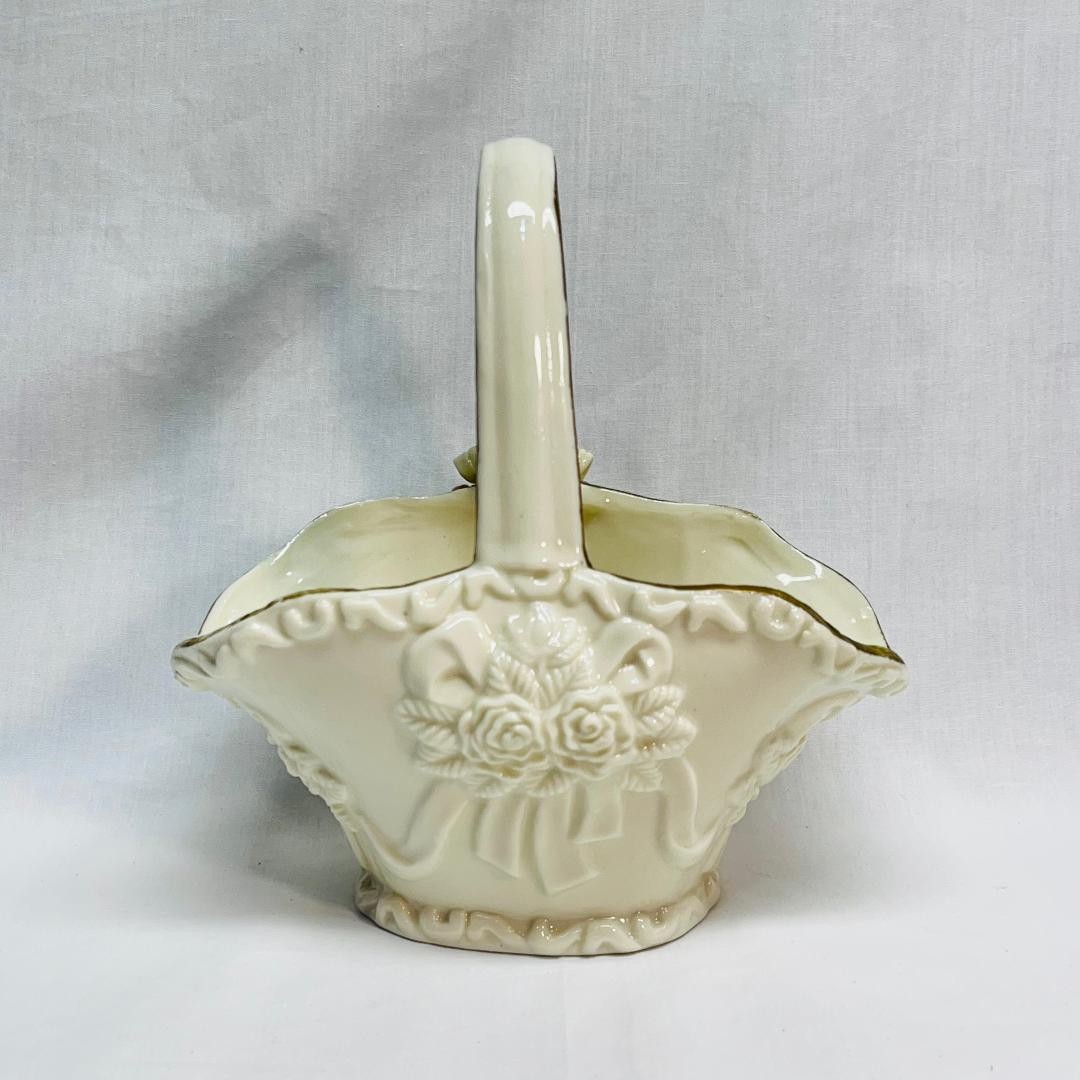 VINTAGE 3D Floral Oval Basket Roses Gild Trim Handle 4" W x 6 1/2"L x 7"H *READ*