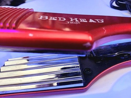 Bed Head TIGI Waveaholic Tight Waves Crimper Straightener Red Swivel Cord - Picture 3 of 5