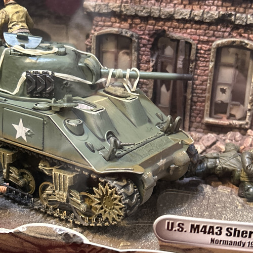 Forces of Valor 1:32 US M4A3 Sherman Tank Diorama Normandy 1944 - Picture 3 of 19