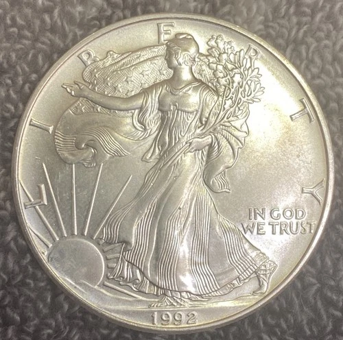 1992 American Silver Eagle 1 oz .999 Fine Silver Uncirculated Beautiful Coin!