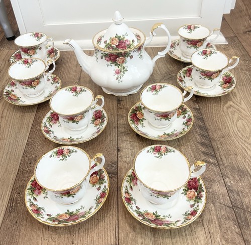 Royal Albert Old Country Roses 18-teiliges Bone China Kaffee-/Teeservice - England 