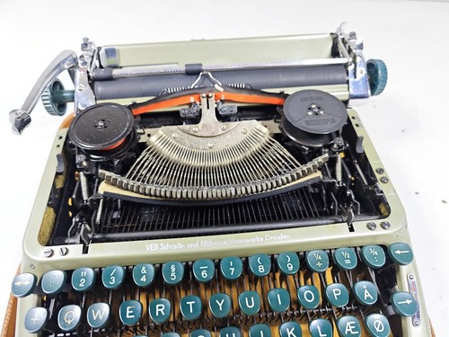 Vintage Erika Schreibmaschine - Ungeprüft, Für Teile Oder Reparatur - Imagen 15 de 17