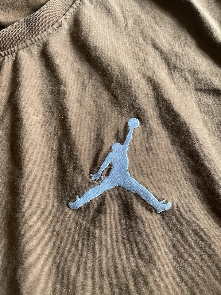 Camiseta marrom Air Jordan tamanho GG - Imagem 2 de 4