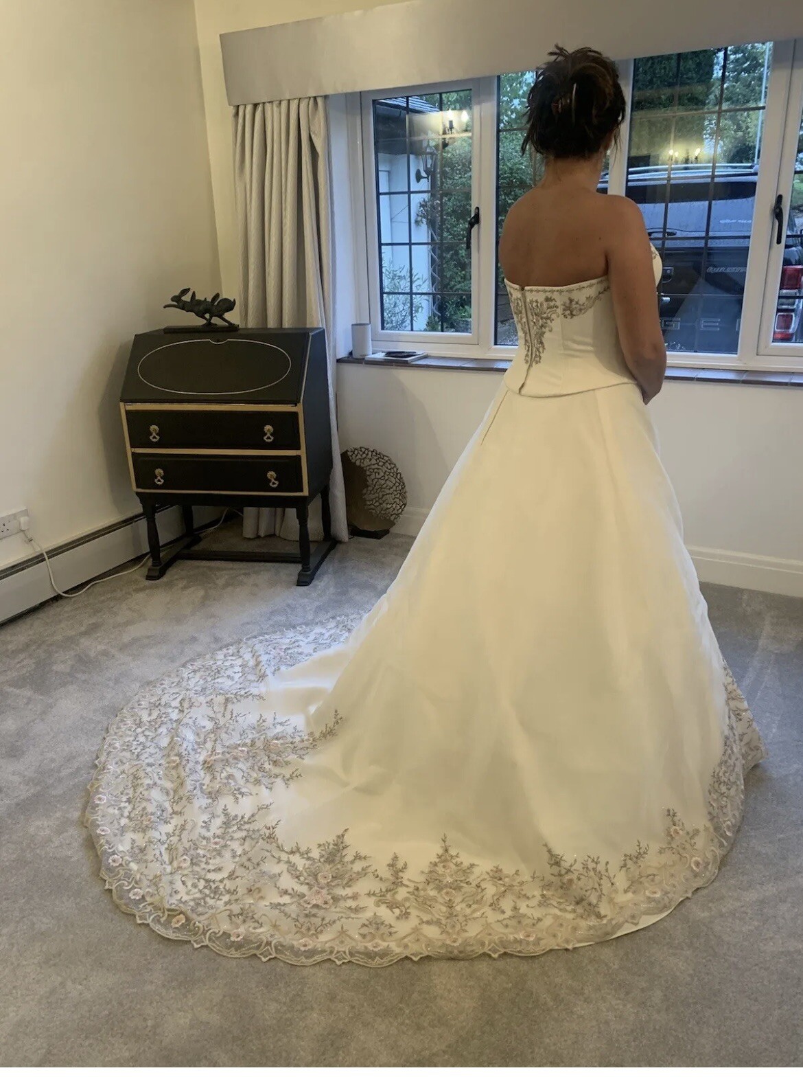 Picture 5 of 24