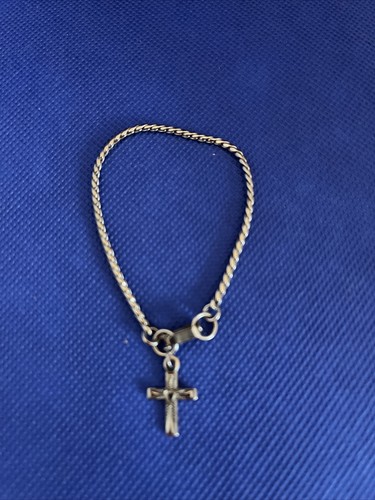 (U636) Child’s Silvertone Cross Charm Bracelet