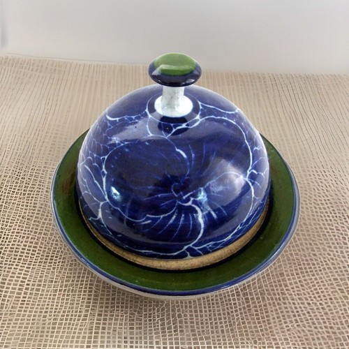 Handmade Art Studio Floral Domed Cheese Dish Signed - Picture 2 of 10