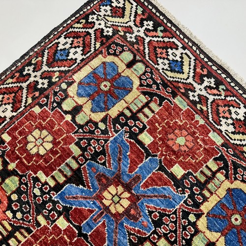 Alfombra de lana oriental tribal kurda colorida hecha a mano (3'4" x 5'1") - Imagen 8 de 10