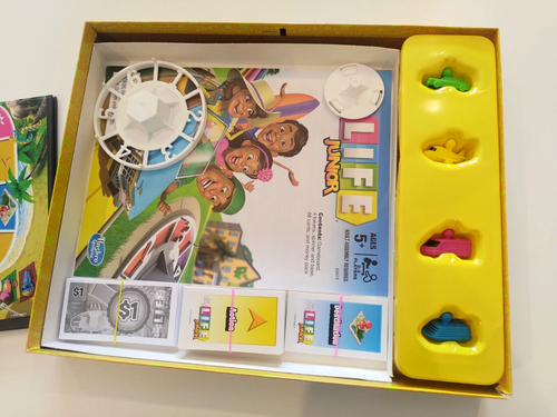 The Game of Life Junior Board Game - Hasbro - Complete - LIKE NEW - Picture 2 of 4