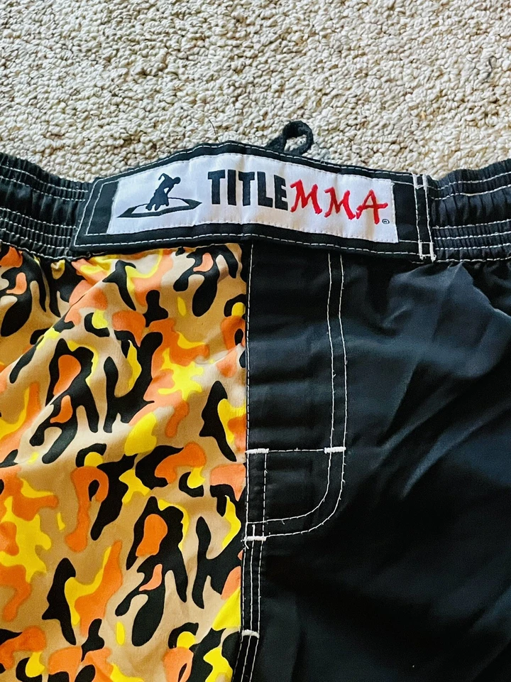 Title MMA Trunks Shorts Men's Size Medium M Bright Camo Red Black White MMA - Image 3 of 4