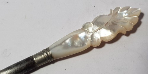 10cm CARVED MOTHER OF PEARL SMALL GLOVE BUTTON HOOK - IDEAL BRIDAL KEEPSAKE - Picture 3 of 8
