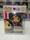 Funko Pop! Vinyl: DC Universe - Wonder Woman Classic with Cape #433 + Pop Protec
