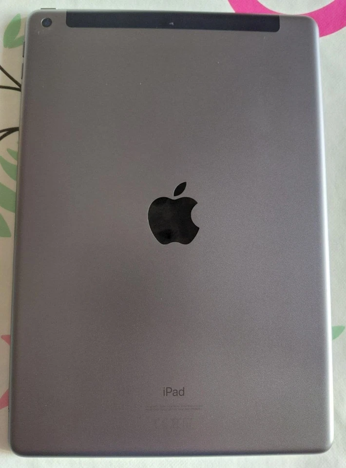 Apple iPad (8th generation) · 128GB · Cellular, foto 2 di 5