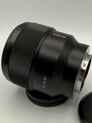 Sony FE 85mm f/1.8 E Mount Lens SEL85F18 for Sony E Mount Front & Back Cap - Picture 6 of 22