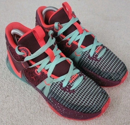 Nike LeBron James Witness Se FB8976-600 Red Jade Maroon Basketball Size 5.5Y - Picture 3 of 12
