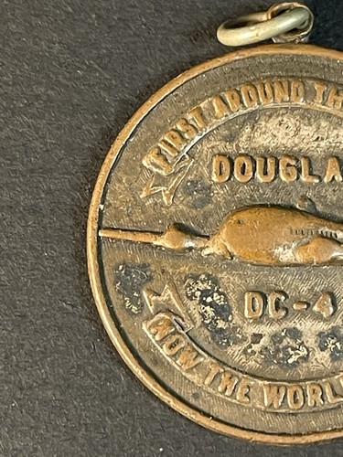 Medalla colgante Douglas First Around the World DC-4 Now The World Over - Imagen 5 de 6