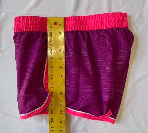 UNDER ARMOUR PANTALONCINI DA CORSA DONNA FODERATI HEATGEAR ROSA MEDIO VIOLA - Foto 3 di 7