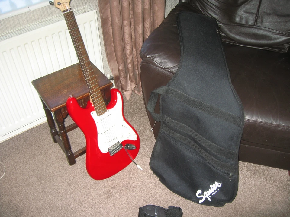 Squier Stratocaster 6-String Electric Guitar - Black (0378002506), photo 4 of 5