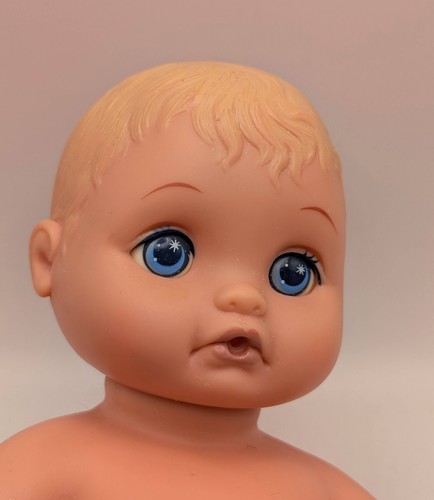 Vintage 1999 Lauer Toys Water Baby 9" bambola gomma capelli biondi occhi azzurri vintage anni 90 - Foto 2 di 4