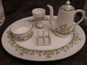 Staffordshire-Daisy-Chintz-PETITE-DEJEUNER-4-PC-SET-PLUS-Elegant-amp-Lovely