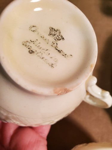 Vtg Crown Ducal - Pattern 4493 - 5 Cups & Saucers-Cream, Embossed. Scalloped EUC - Picture 6 of 7