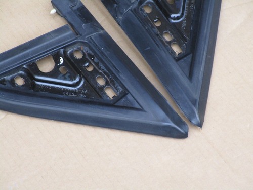 99-04 MUSTANG DOOR WINDOW GUIDE SET OEM WEATHER STRIP GT SALEEN COBRA SVT - Picture 4 of 9