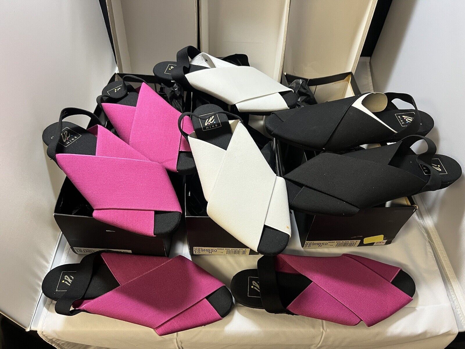 Lotto di quattro paia slip on da collezione Nike Kona Vintage DONNA nuovi in scatola