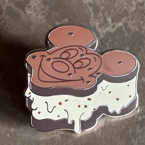 Disney Store 2024 Disney Eats Caja Misteriosa Prendedor Mickey Mouse Helado Sandwich - Imagen 3 de 5