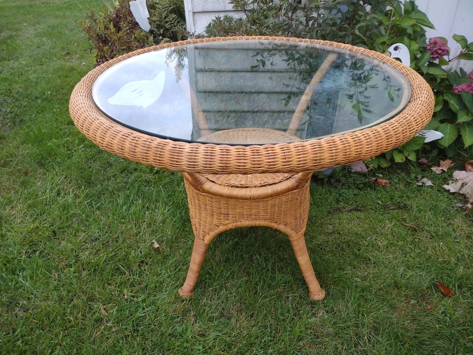 Mesa de Cena Pier 1 Imports Ratán Bambú Mimbre 36" Tapa Redonda de Vidrio - SIN Sillas Foto 2 de 4