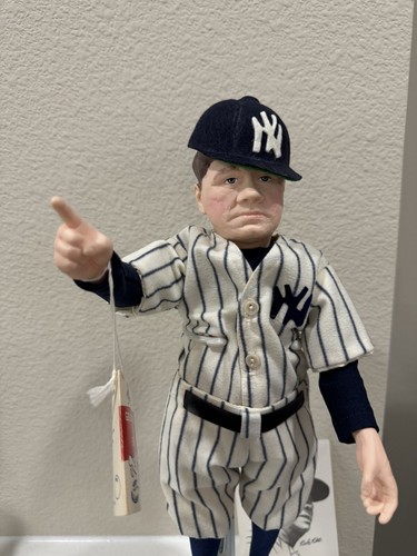 Effanbee Babe Ruth Doll with Complete Box, Bat, Tag, & Paperwork - Picture 4 of 11