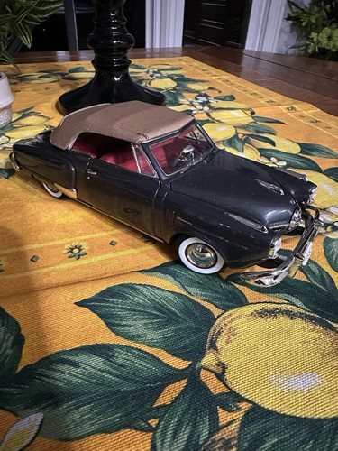 Danbury Mint 1950 Studebaker Champion Convertible 1:24 Scale Diecast Model Car - Picture 2 of 14