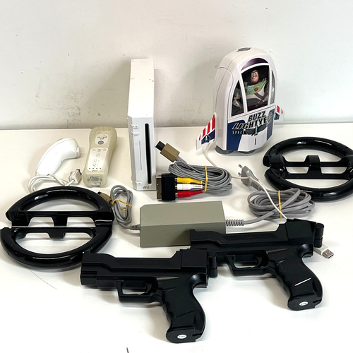 Nintendo Wii 512MB Spielkonsole Bigben Guns, Controller, Wheel