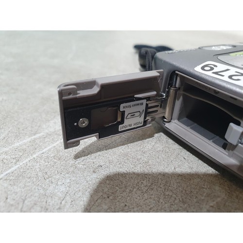Sony Cyber-Shot DSCP10 Digital Camera 1.5" LCD Screen 5MP 3x Optical Zoom -Parts - Picture 9 of 13