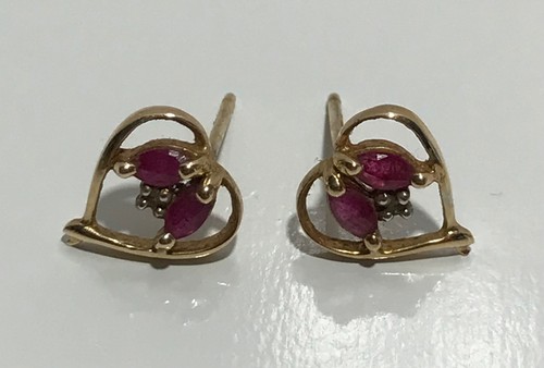 VINTAGE 10K YELLOW GOLD NATURAL RUBIES & DIAMOND ACCENTS HEART STUD EARRINGS - Picture 4 of 13