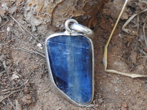 Kyanite Faceted Fancy Shape Cabochon Silver Polished Metal Pendent 22X14X4MM - Picture 4 of 10