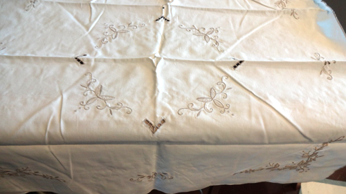Collection of Fine Vintage Linens Tablecloth and Placemats - Picture 12 of 14