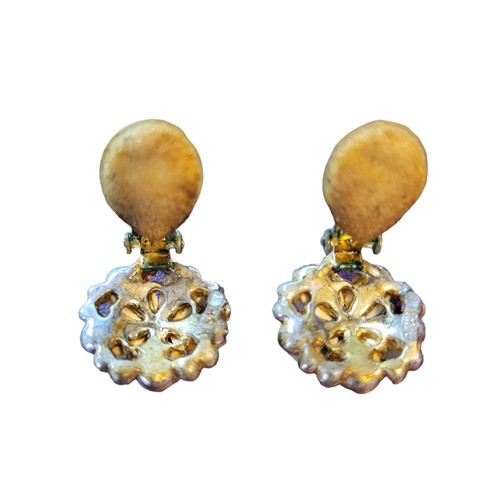 Pendientes con clip en tono dorado clavija cristal transparente vintage - Imagen 14 de 16
