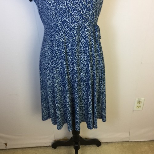Kaileigh Wickel Fit & Flare Kleid Gr. M Damen Blau Weiß Print Kurzarm V-Ausschnitt - Bild 3 von 14