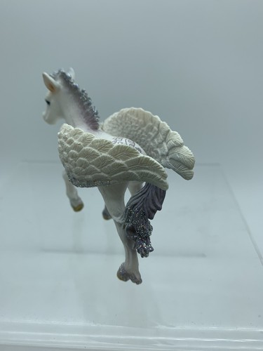 "Hermosa figura de fantasía Schleich PEGASUS caballo volador D-73527 corazón púrpura 3""" - Imagen 4 de 9